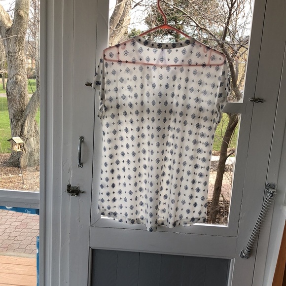 Size medium blue and white print top - Picture 2 of 2